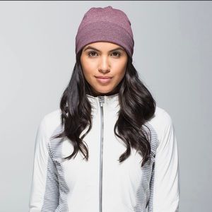 Lululemon run with me toque